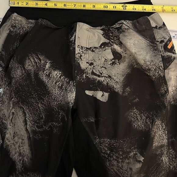 Lululemon Men’s Assert Short 9" Aerial Ice Black and White Size Medium - Picture 12 of 14